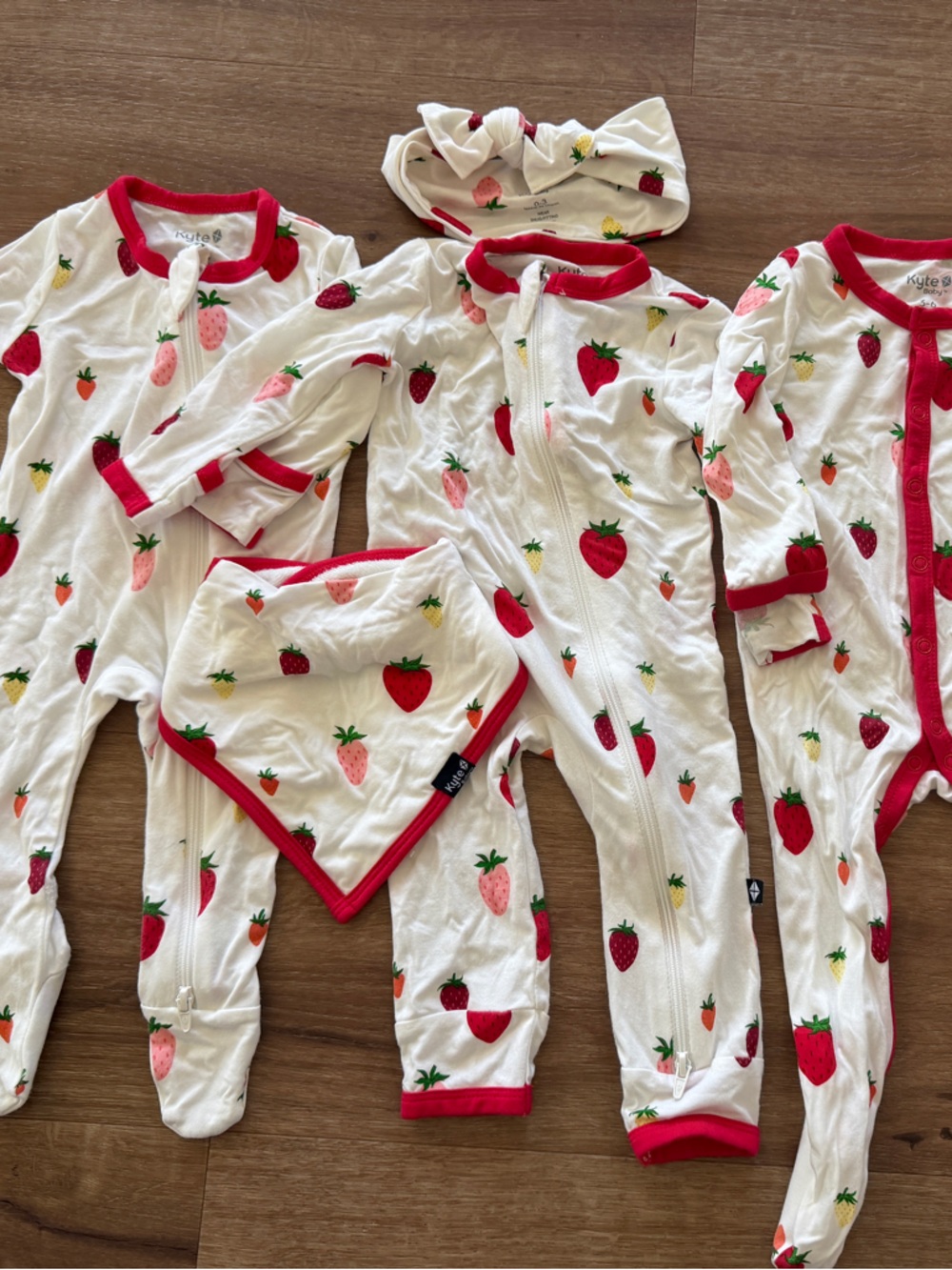 Kyte BABY Strawberry Print multiple sizes Bundle NB 0-3 3-6